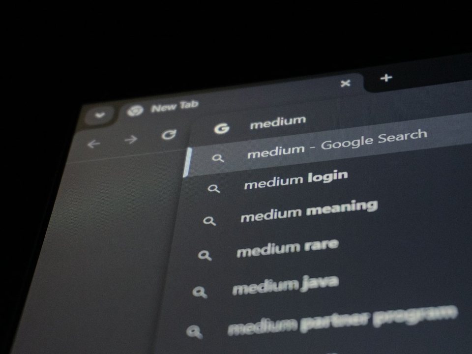 GEO/SEO：搜索引擎联想词界面